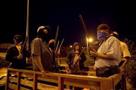 “Aplacan” a grupos de autodefensa; ya no usarán capuchas ni máscaras