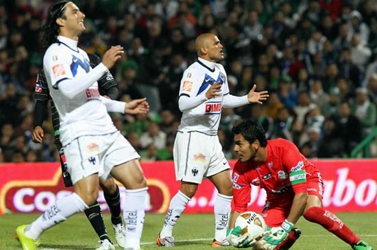 Santos aventaja 3 a 2 a Monterrey en la final
