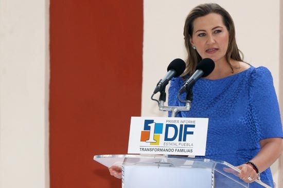 Martha Erika Alonso da su primer informe al frente del DIF