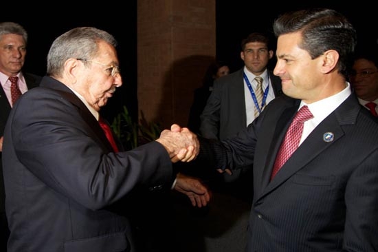 Raúl Castro a Peña Nieto: “Qué bueno que regresó el PRI al poder”
