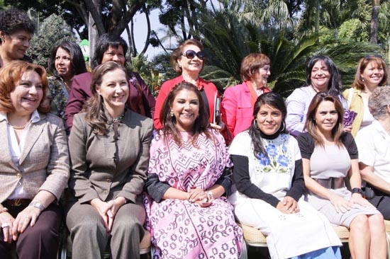 Martha Erika Alonso participó en el foro “Mujeres Conversando” en Cuernavaca
