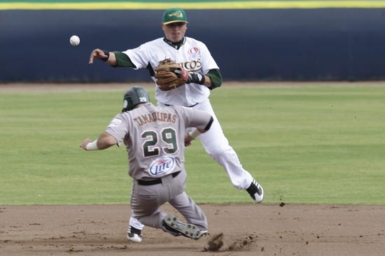Pericos de Puebla fueron desplumados 2-8 por Broncos de Reynosa