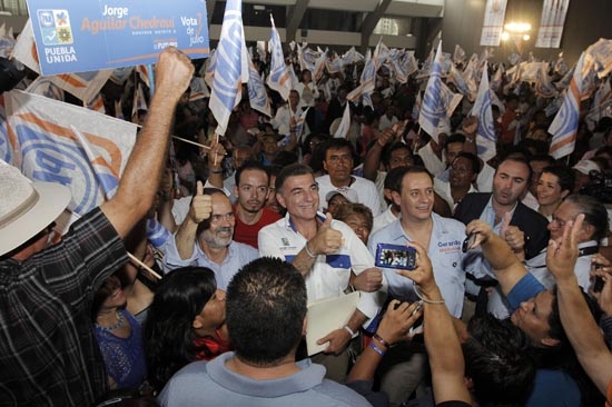 Dirigentes y miles de militantes del PAN arropan a Tony Gali