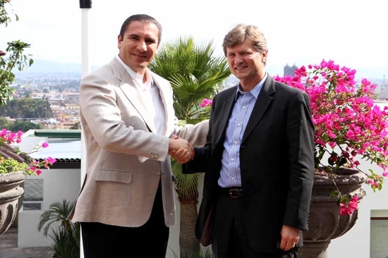 Moreno Valle se reúne con el director general del Bancomext