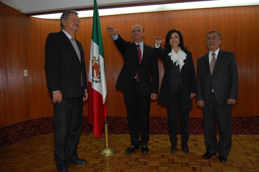 Lastiri toma posesión en el PRI; descarta ajustar cuentas a traidores