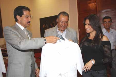 BUAP entregó uniformes a personal del Hospital Universitario