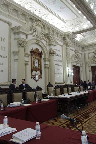 El burócrata, el académico y el tránsfuga