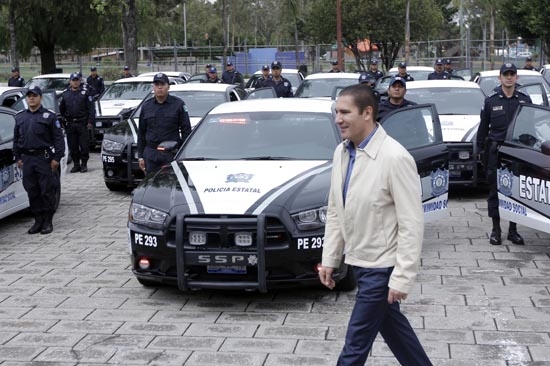 RMV entrega a Puebla 20 patrullas de última generación