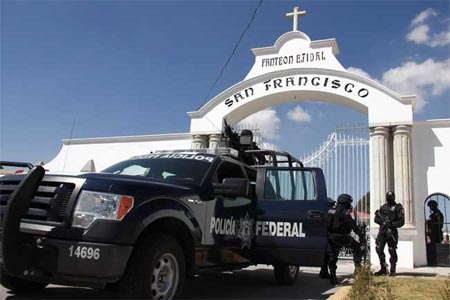 Termina toma de ADN de restos del padre de El Lazca