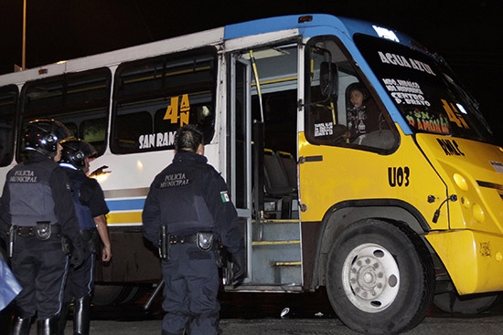 Tras 10 horas de bloqueo, transportistas liberan avenidas de Puebla ante amenaza de desalojo