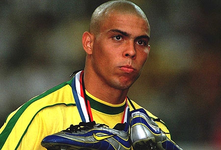 Ronaldo se despide de las canchas