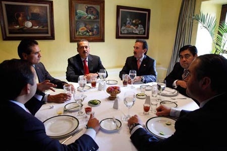 Líderes parlamentarios del PRI, PRD y PAN acuerdan ir juntos por reformas