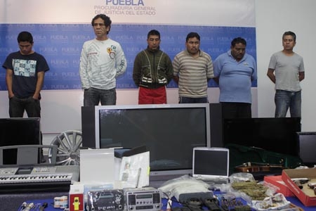 Seis detenidos, resultado de persecución y balacera en Totimehuacán