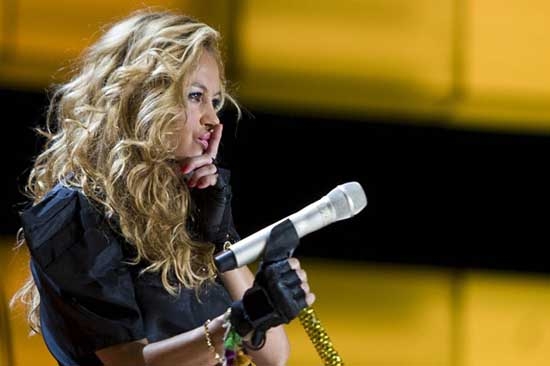 Paulina Rubio enjuiciada por un millón de dólares