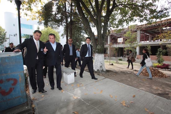 Enrique Agüera supervisa avance de obras en Ciudad Universitaria