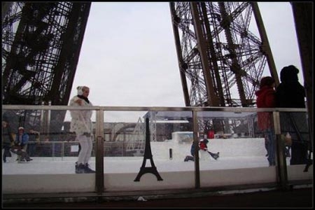 Torre Eiffel estrena pista de hielo
