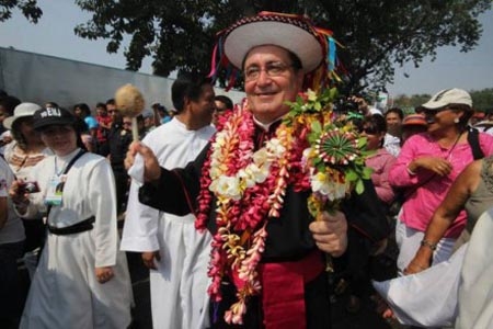 Arzobispo afirma que es más grave abortar que un sacerdote viole a un niño