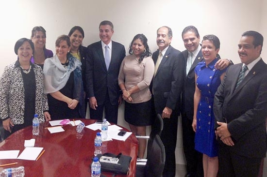 Tony Gali se reúne con coordinadores de PAN y PRD en San Lázaro