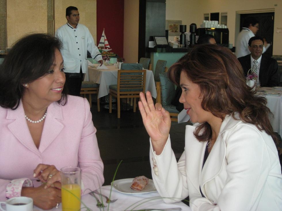 Blanca Alcalá se reunió con Rosario Marín, ex tesorera de los EUA