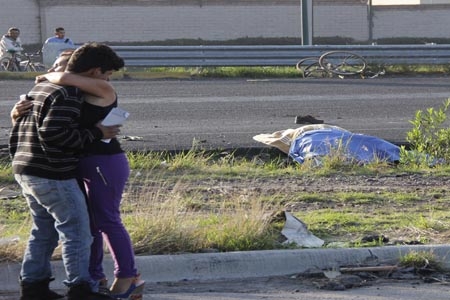 Muere atropellado ciclista al intentar cruzar el Periférico Ecológico