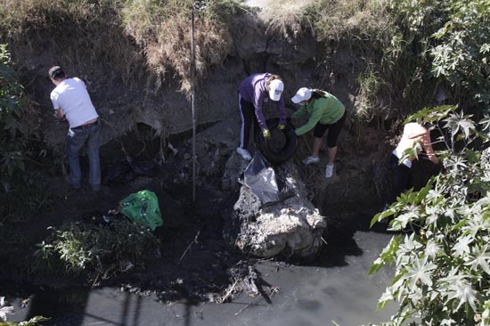 Río Rabanillo: ciudadanos lo limpian y encuentran llantas y escusados