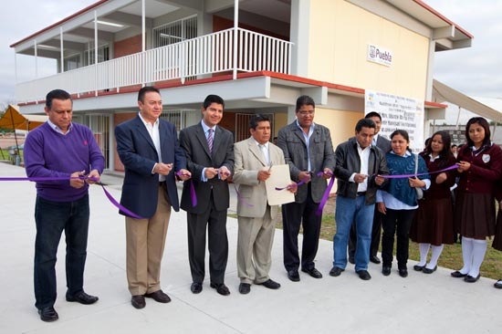 Eduardo Rivera entregó nuevos espacios educativos en Totimehuacan y Mayorazgo