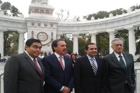 Gamboa, Cordero, Barbosa y Bartlett fuman la pipa de la paz