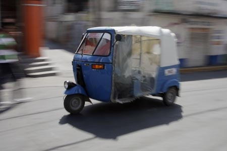 Mototaxis en Cuautlancingo salen más caros que el transporte regulado
