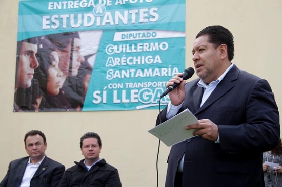 Aréchiga dispara un pasaje diario a 730 universitarios por 3 meses