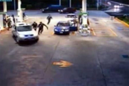Video: sujeto arrolla y mata a mujer en gasolinera de Cuernavaca