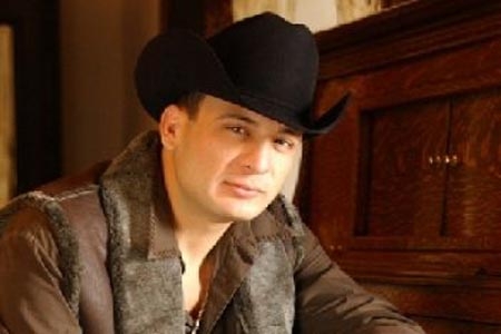 Valentín Elizalde, acribillan a su compadre en Sonora