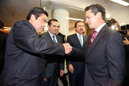 Peña Nieto sorprende con visita al Senado