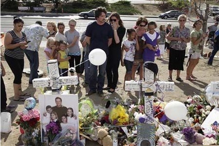 Christian Bale visitó a familiares de las víctimas de Colordado