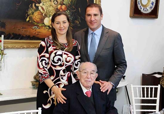 Abuelo del gobernador de Puebla cumple 96 años de edad