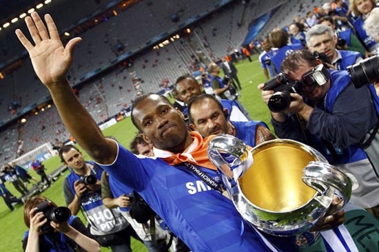 Drogba ya coquetea con Real Madrid y Barcelona