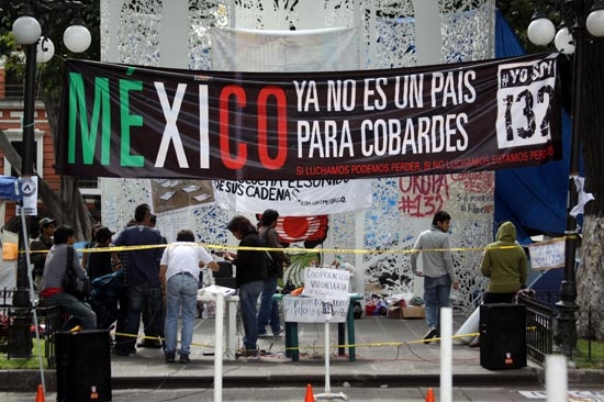 Desalojaron plantón de #YoSoy132 del zócalo de Puebla