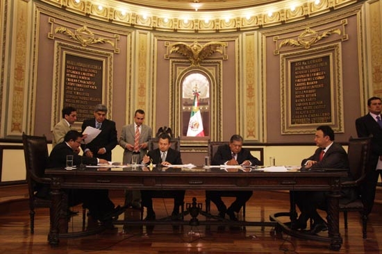 Congreso de Puebla congela despenalización de difamación y calumnia
