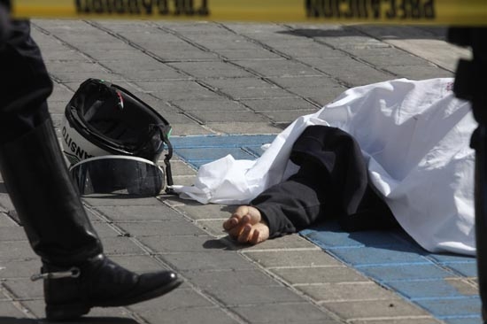 Agente de Tránsito muere al ser arrollado por unidad del transporte público