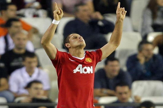 Chicharito ¿renunciará a su ritual católico?