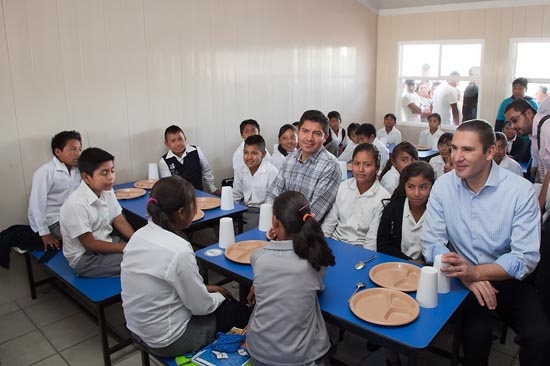 Gobernador y edil de Puebla entregan CIS de San Andrés Azumiatla