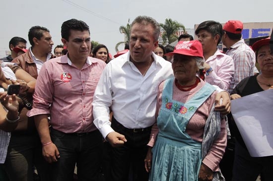 Comerciantes establecidos piden a Agüera no dejarse chantajear por ambulantes