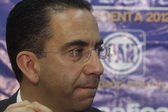 Lozano asegura que lo cuidan con armas largas por “serias amenazas”