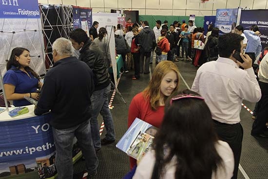 SEP ofrece 40 mil becas a universitarios de Puebla
