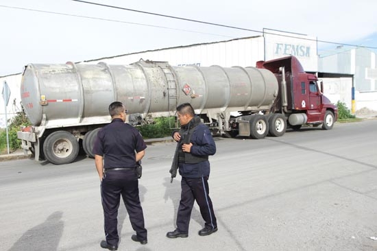PGJ ubicó bodega clandestina de combustóleo en Cuautlancingo, 8 sujetos detenidos