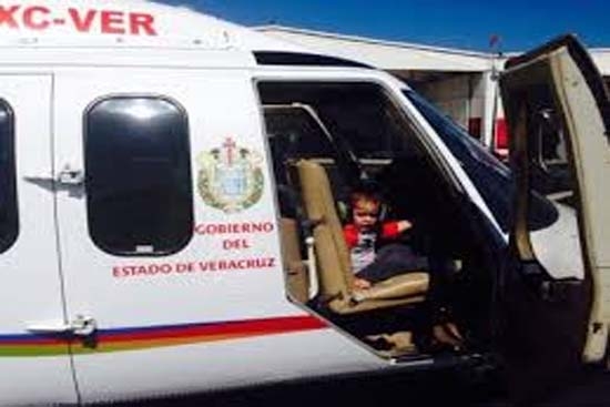 Usan aeronave del gobierno de Veracruz para pasear en familia