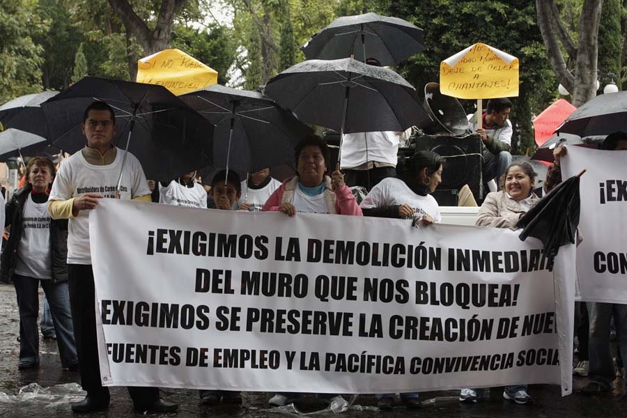 Comerciantes de la Central de Abasto protestan en el Palacio Municipal