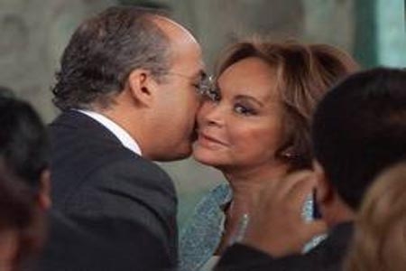 Calderón otorgó 4 mil 250 mdp a Elba Esther en fondos y fideicomisos