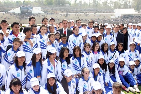 RMV abanderó a la selección poblana que participará en la Olimpiada Nacional 2012