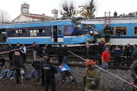 Argentina: “trenazo” deja 3 muertos y más de 300 heridos