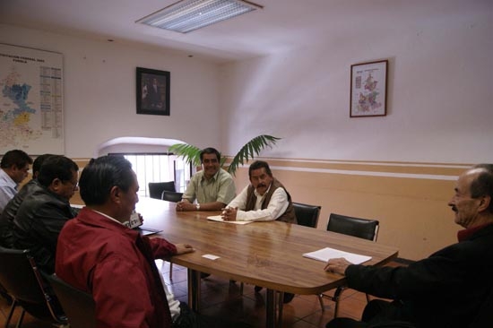 Cuco Rivas gana amparo; gobierno aclara que no está obligado a dar toma de nota
